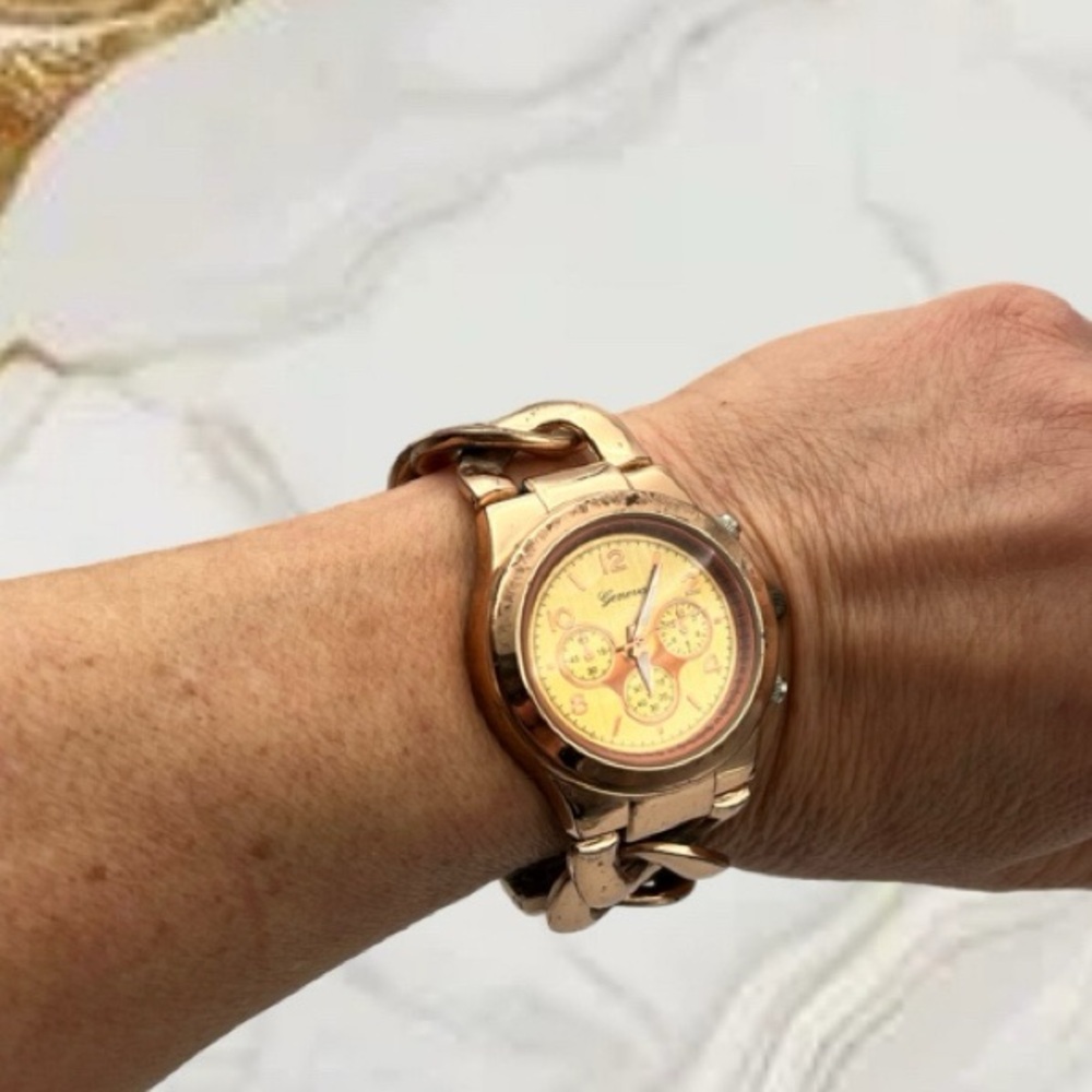 Geneva Ladies Rose Gold Plated Chain Link Watch New Battery